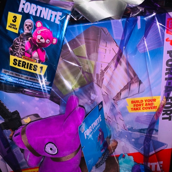 Fortnite Filled Easter Basket - Picture 4 of 6